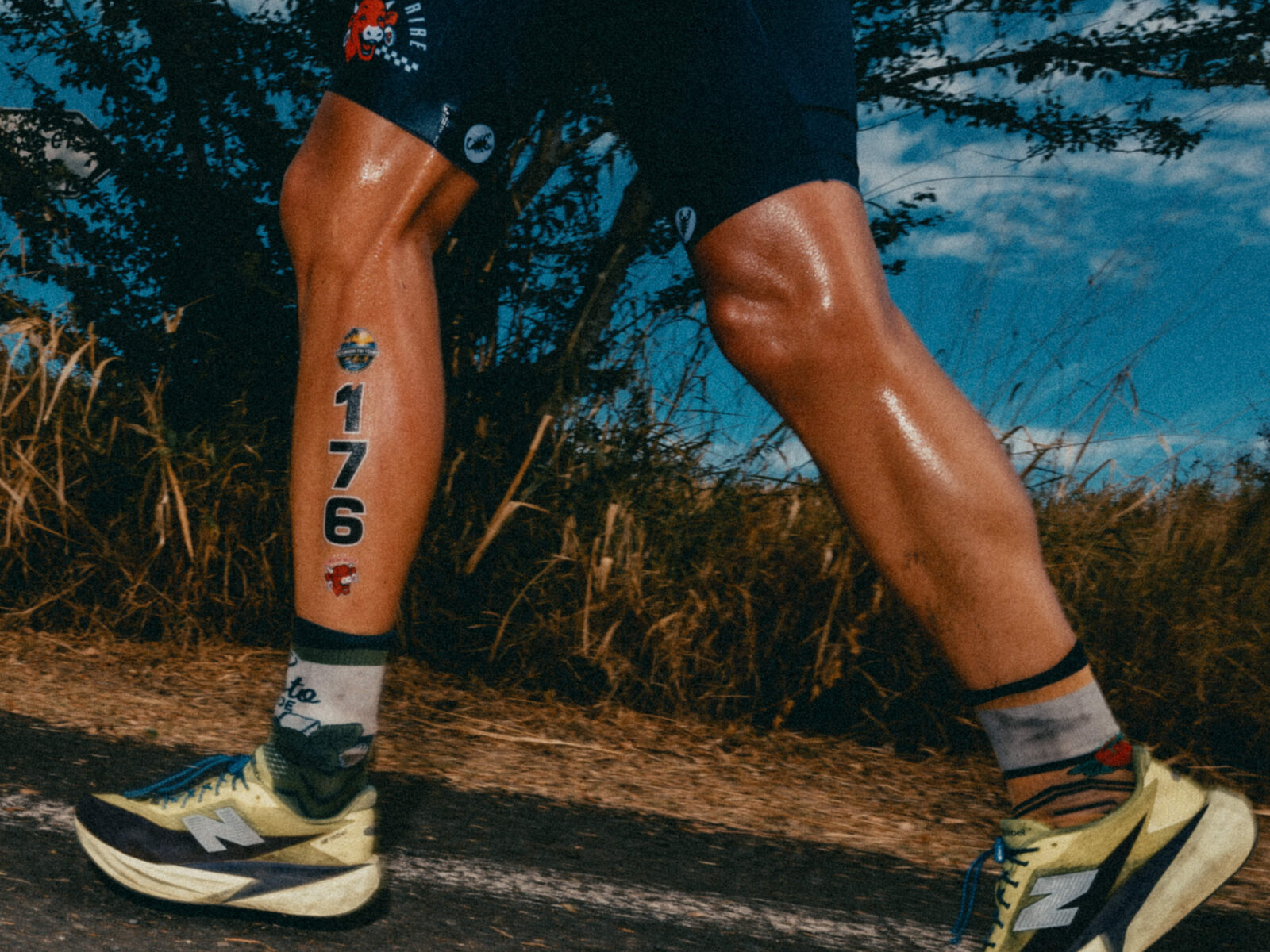 Foulée d'un coureur sur le parcours à pied
